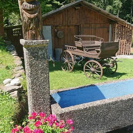 Alpenparadies 度假居 *